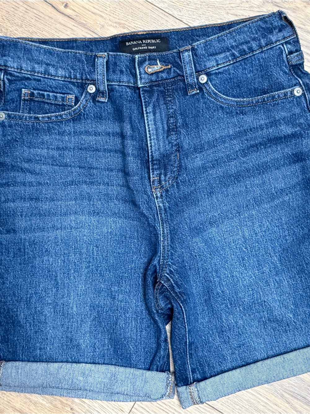 Banana Republic Girlfriend Denim Shorts – Size 26/2